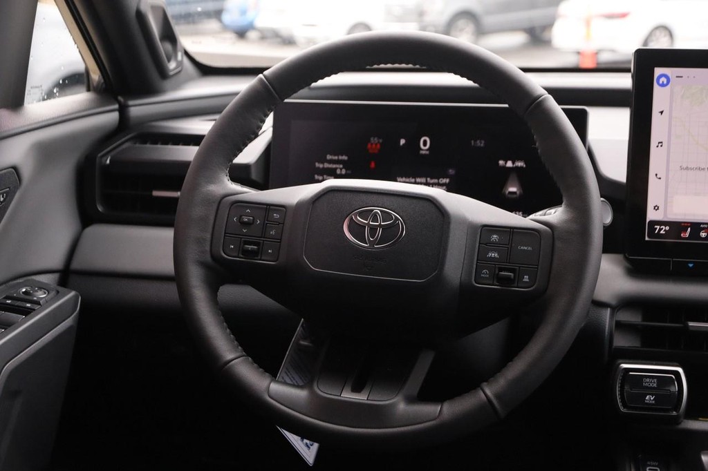 Toyota RAV4 Vehicle Full-screen Gallery Image 26