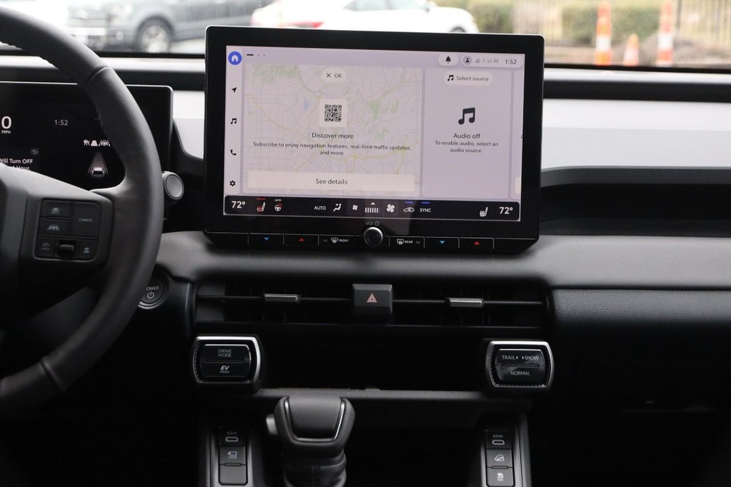 Toyota RAV4 Vehicle Full-screen Gallery Image 27