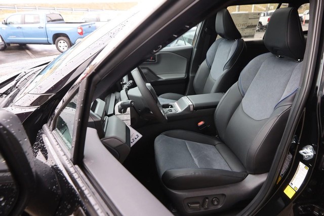 Toyota RAV4 Vehicle Image 10