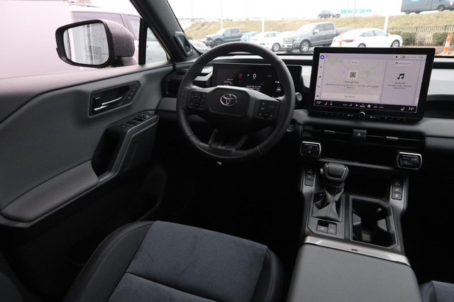 Toyota RAV4 Vehicle Image 25