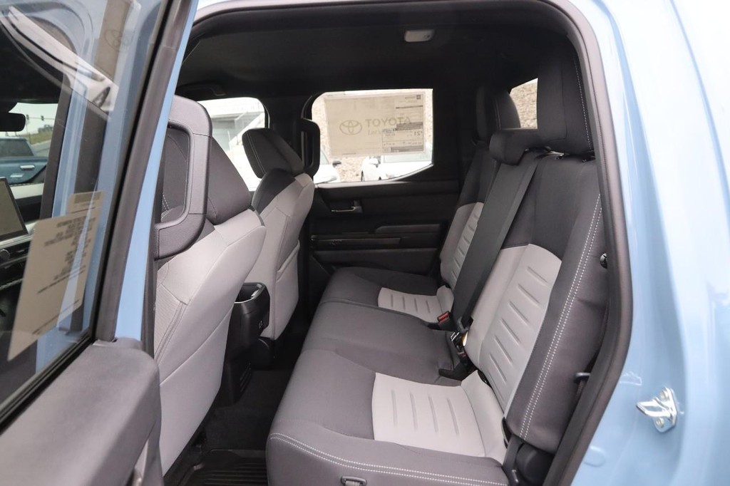 Toyota Tacoma 4WD Vehicle Full-screen Gallery Image 9