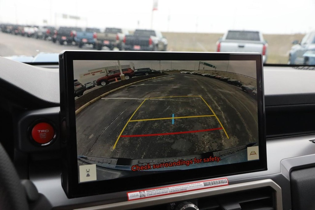 Toyota Tacoma 4WD Vehicle Full-screen Gallery Image 17