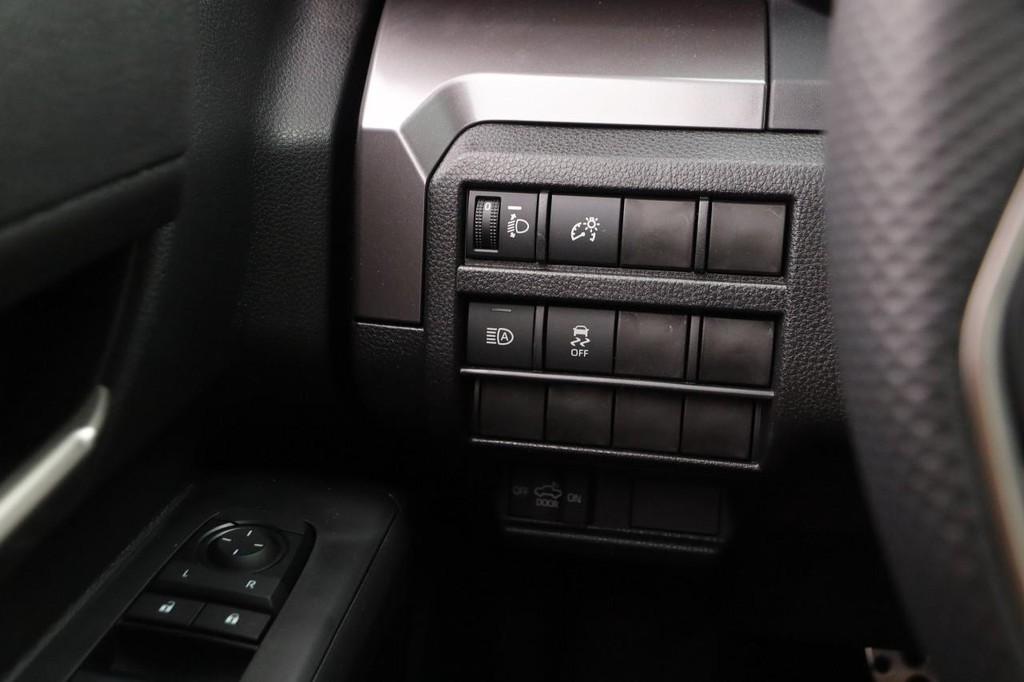 Toyota Tacoma 4WD Vehicle Full-screen Gallery Image 20