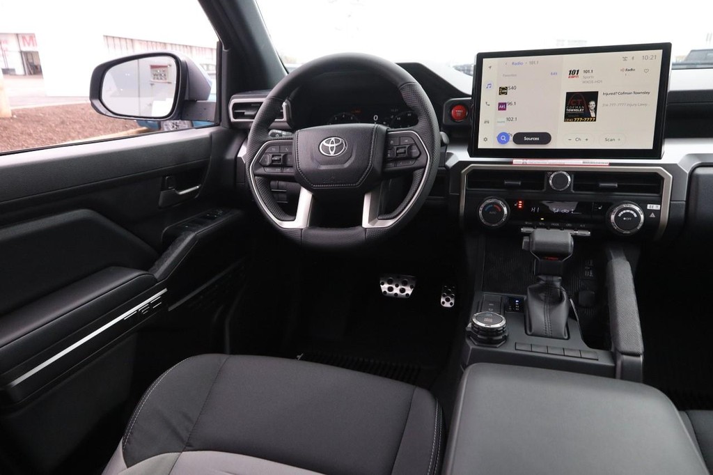 Toyota Tacoma 4WD Vehicle Full-screen Gallery Image 22