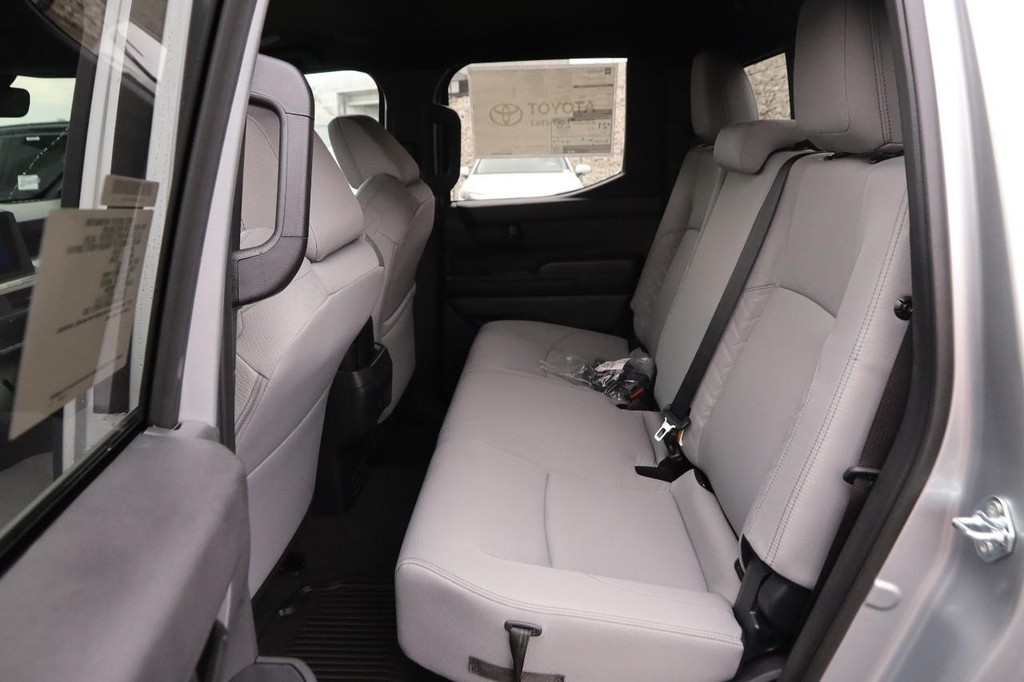 Toyota Tacoma 4WD Vehicle Full-screen Gallery Image 9