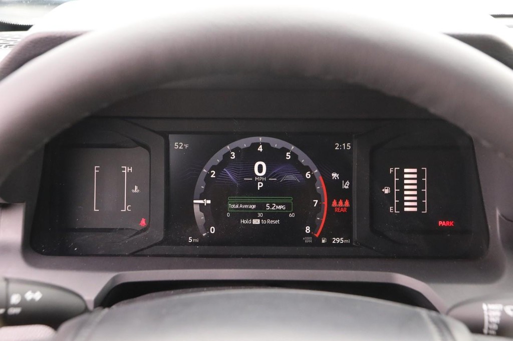 Toyota Tacoma 4WD Vehicle Full-screen Gallery Image 13