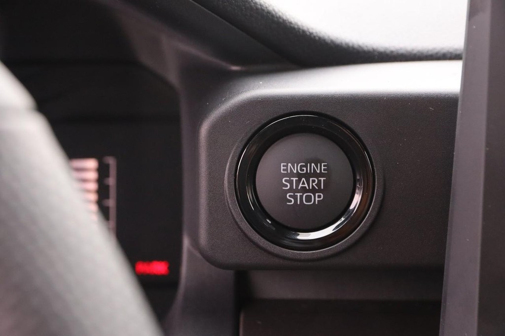 Toyota Tacoma 4WD Vehicle Full-screen Gallery Image 14