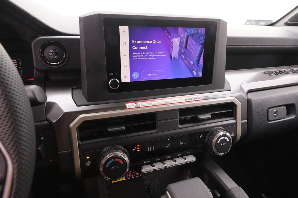 Toyota Tacoma 4WD Vehicle Full-screen Gallery Image 15