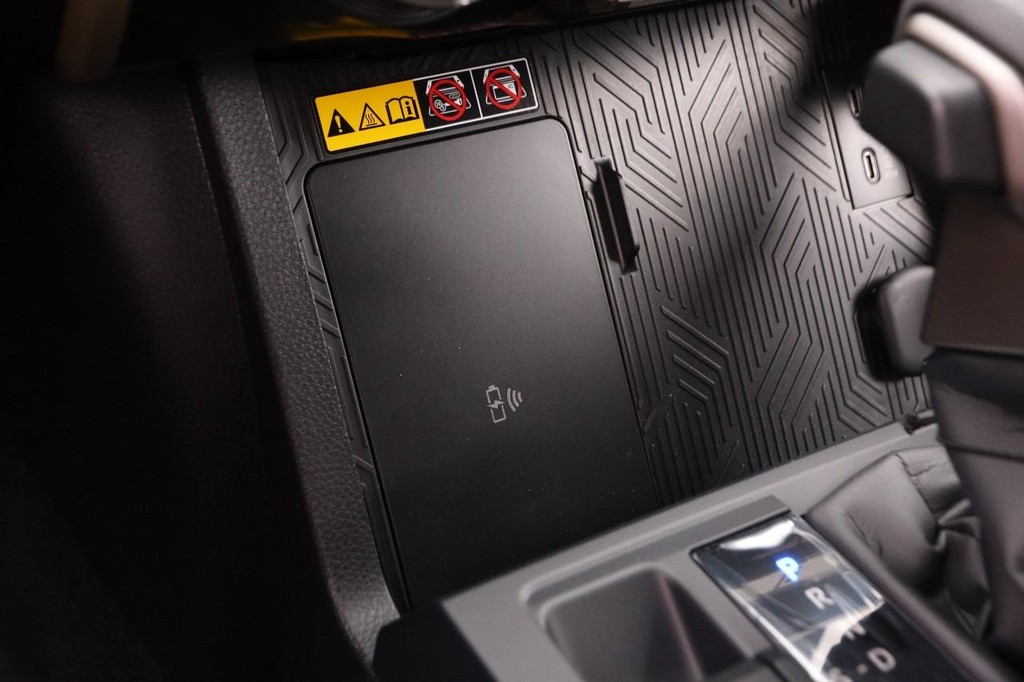 Toyota Tacoma 4WD Vehicle Full-screen Gallery Image 19