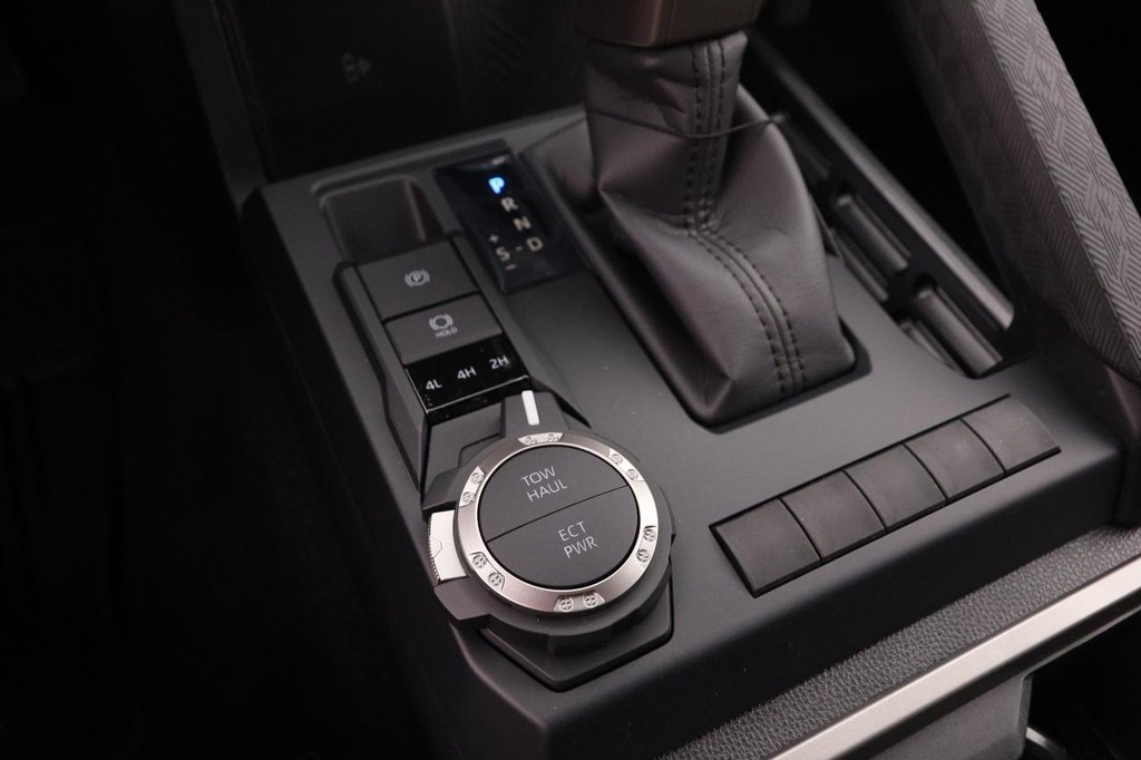 Toyota Tacoma 4WD Vehicle Full-screen Gallery Image 20