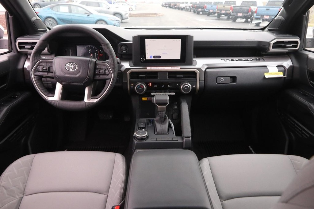 Toyota Tacoma 4WD Vehicle Full-screen Gallery Image 22