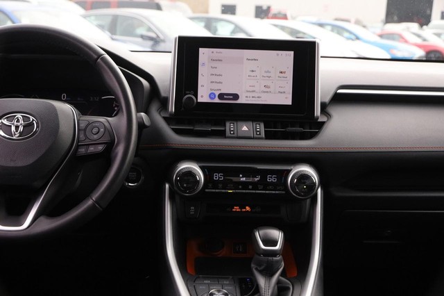 Toyota RAV4 Vehicle Image 16