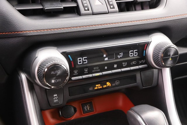 Toyota RAV4 Vehicle Image 17