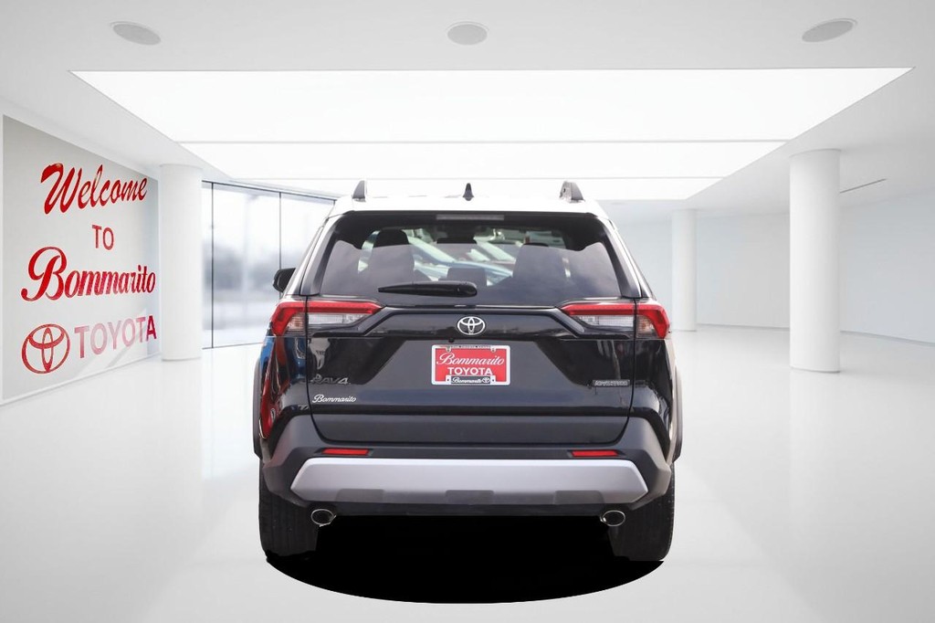 Toyota RAV4 Vehicle Full-screen Gallery Image 6
