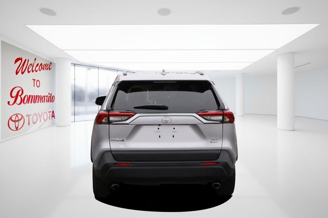 Toyota RAV4 Vehicle Image 06