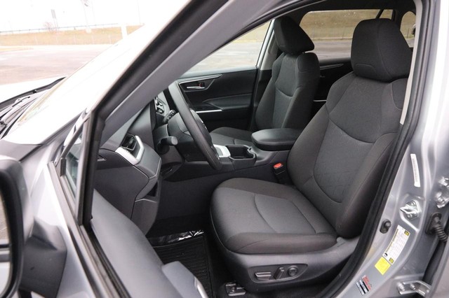 Toyota RAV4 Vehicle Image 08