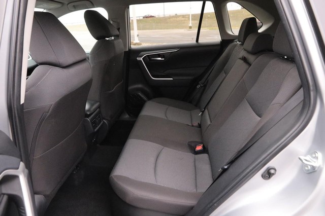 Toyota RAV4 Vehicle Image 09