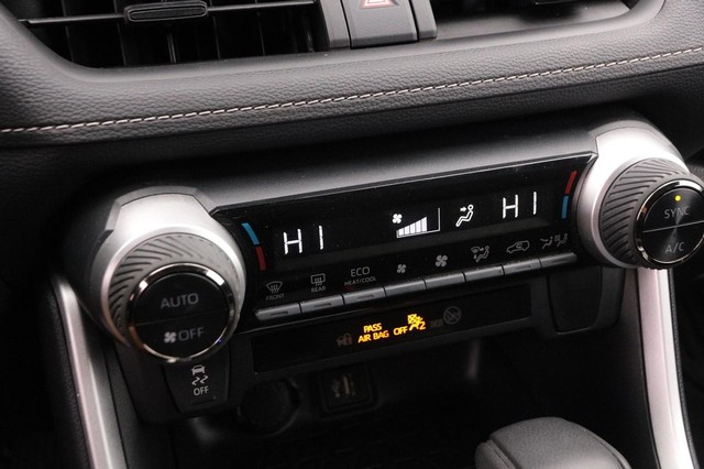 Toyota RAV4 Vehicle Image 17