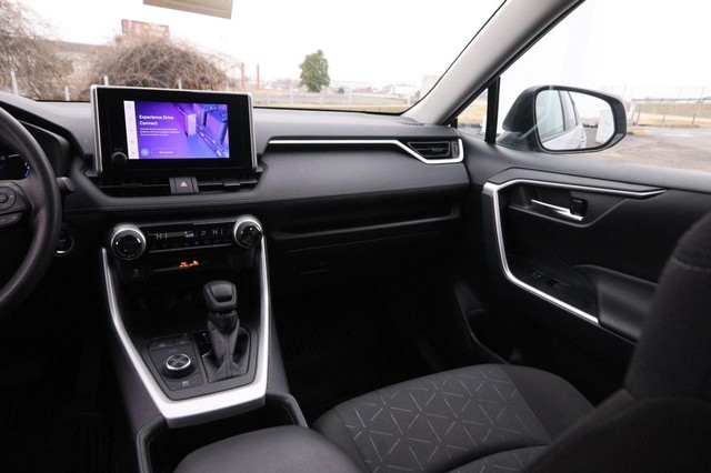 Toyota RAV4 Vehicle Image 24