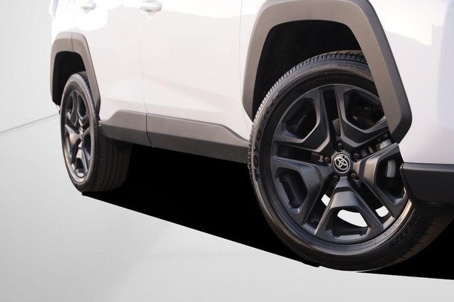 Toyota RAV4 Vehicle Image 03