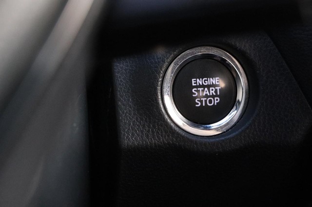 Toyota RAV4 Vehicle Image 14