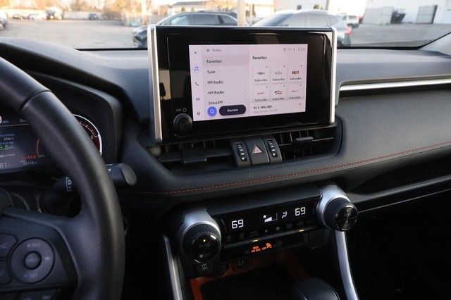 Toyota RAV4 Vehicle Image 15