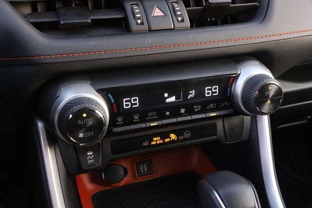 Toyota RAV4 Vehicle Image 17