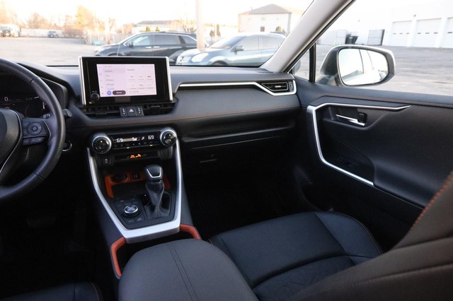 Toyota RAV4 Vehicle Image 24