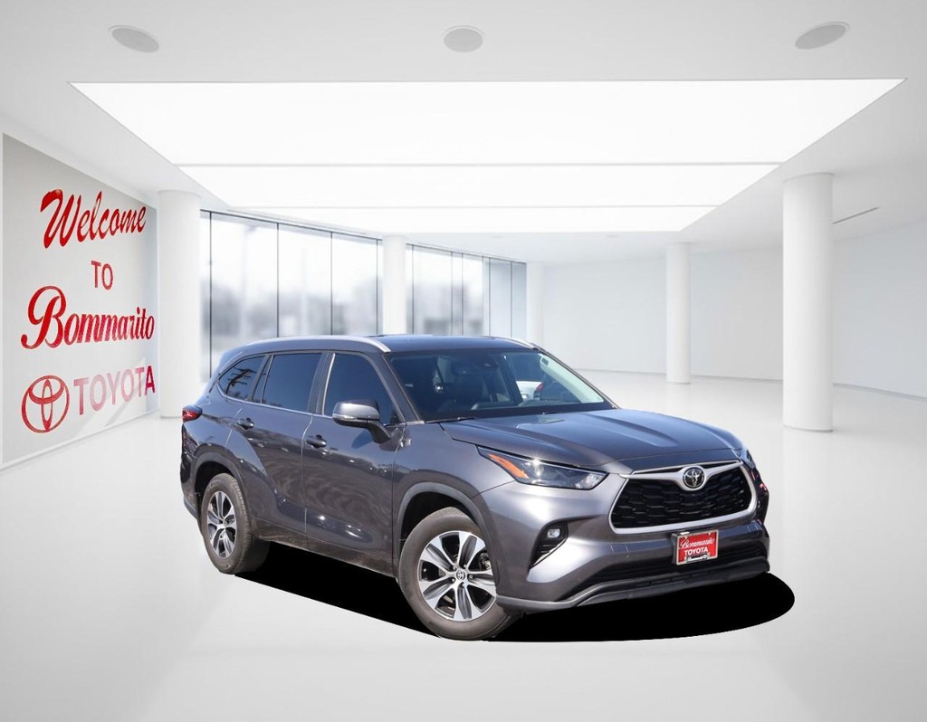 Toyota Highlander Vehicle Full-screen Gallery Image 2