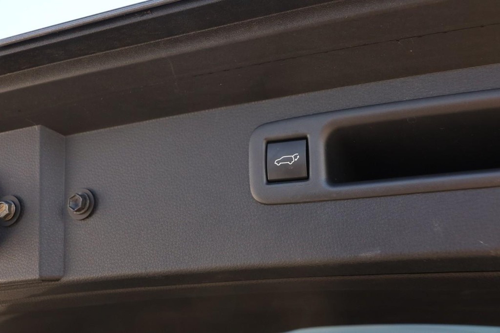 Toyota Highlander Vehicle Full-screen Gallery Image 8