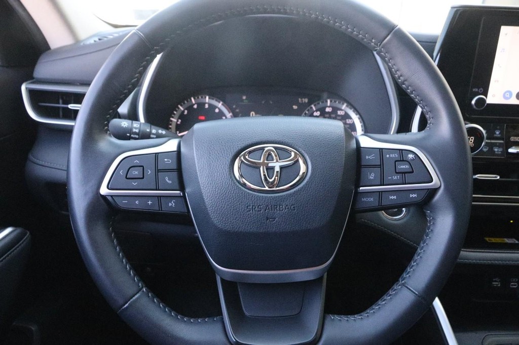 Toyota Highlander Vehicle Full-screen Gallery Image 13