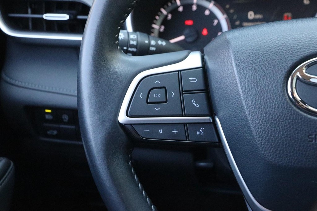 Toyota Highlander Vehicle Full-screen Gallery Image 14