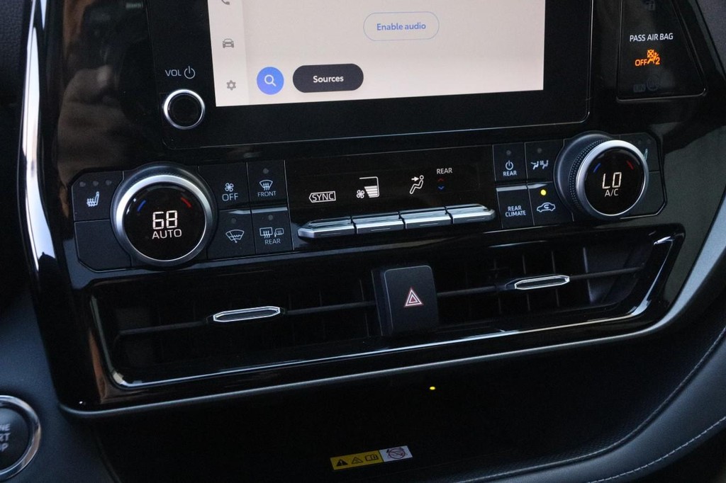 Toyota Highlander Vehicle Full-screen Gallery Image 20