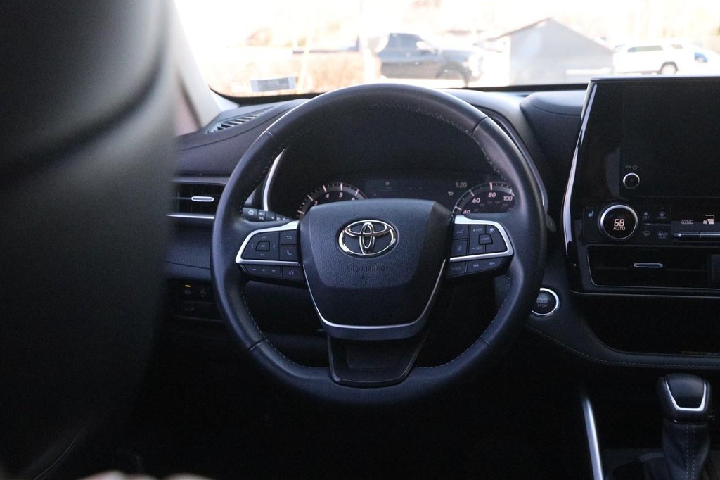 Toyota Highlander Vehicle Full-screen Gallery Image 25