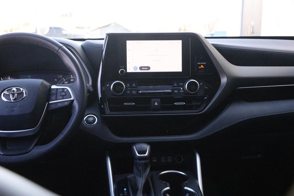 Toyota Highlander Vehicle Full-screen Gallery Image 26