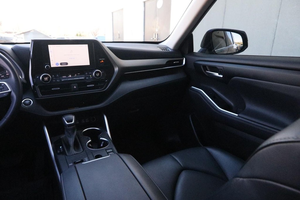 Toyota Highlander Vehicle Full-screen Gallery Image 27