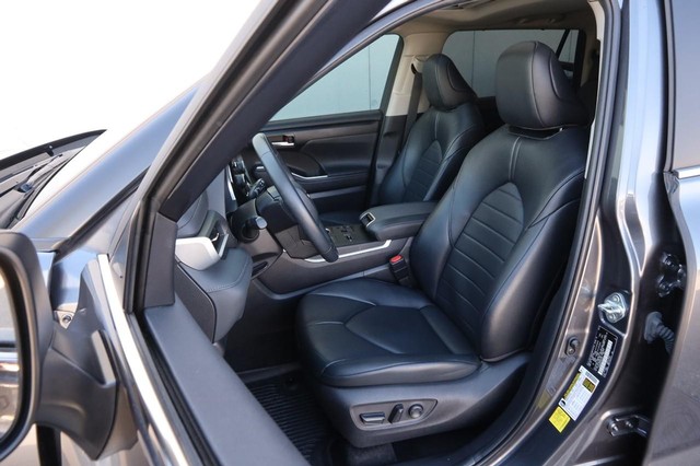 Toyota Highlander Vehicle Image 10