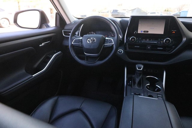 Toyota Highlander Vehicle Image 24