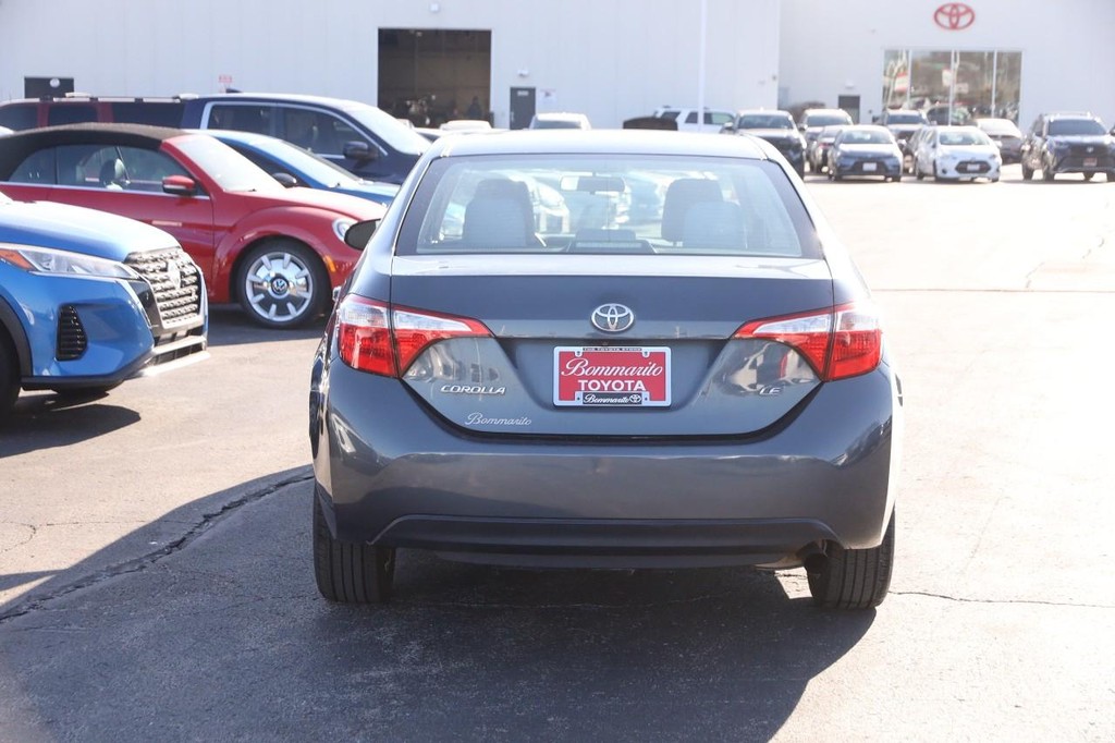 Toyota Corolla Vehicle Full-screen Gallery Image 6