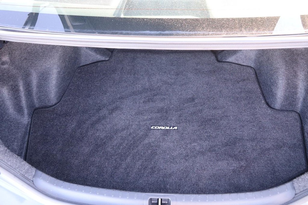 Toyota Corolla Vehicle Full-screen Gallery Image 7