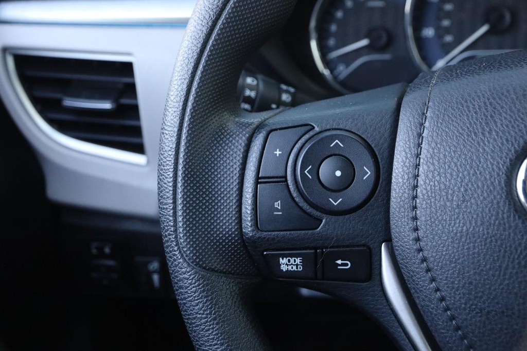 Toyota Corolla Vehicle Full-screen Gallery Image 12