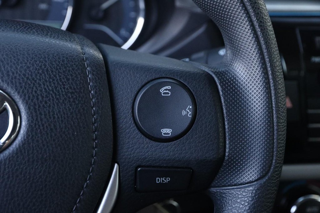 Toyota Corolla Vehicle Full-screen Gallery Image 13