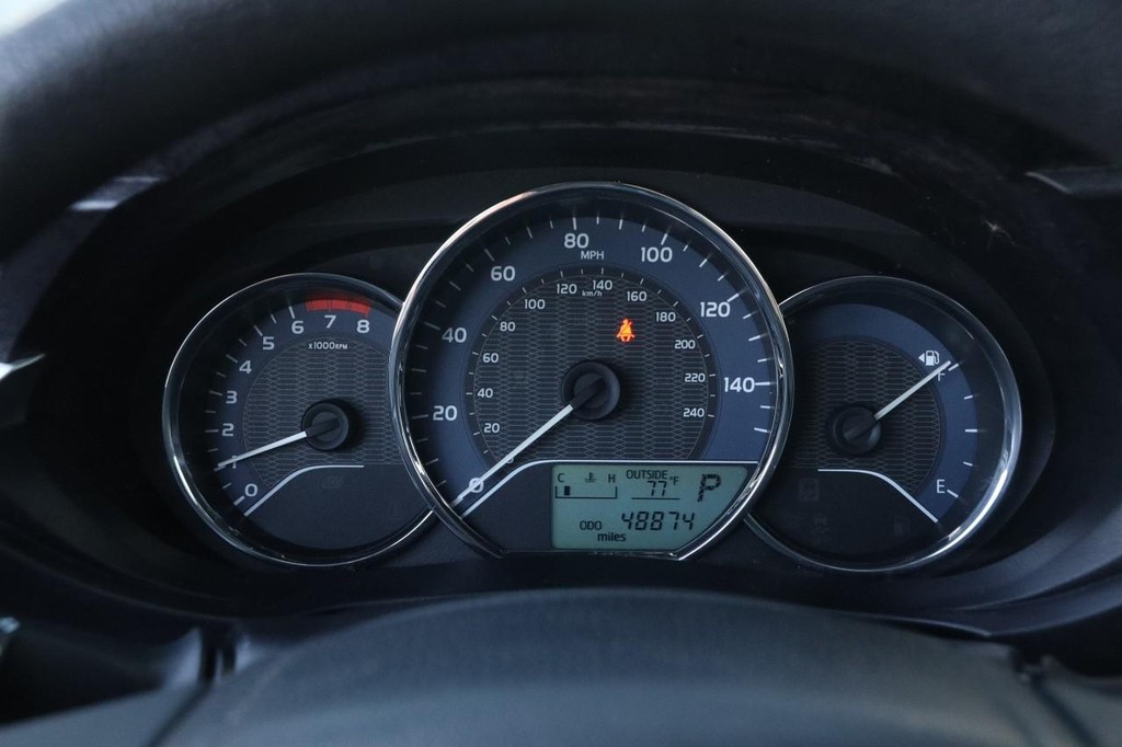 Toyota Corolla Vehicle Full-screen Gallery Image 15