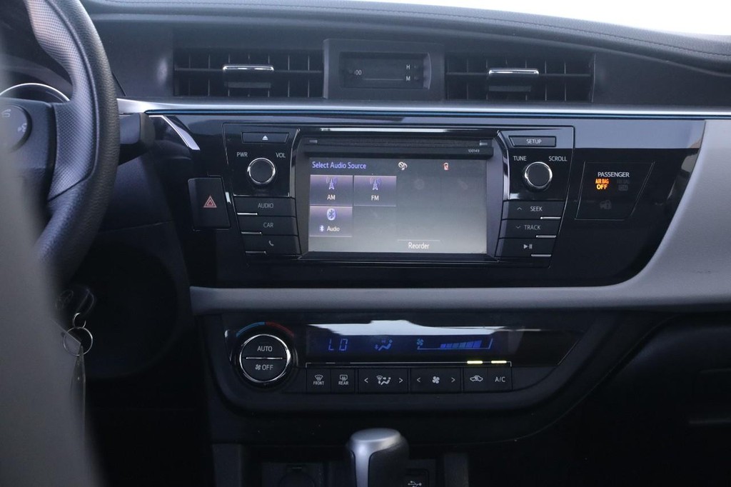 Toyota Corolla Vehicle Full-screen Gallery Image 23