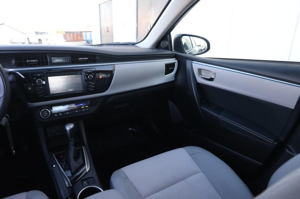 Toyota Corolla Vehicle Full-screen Gallery Image 24