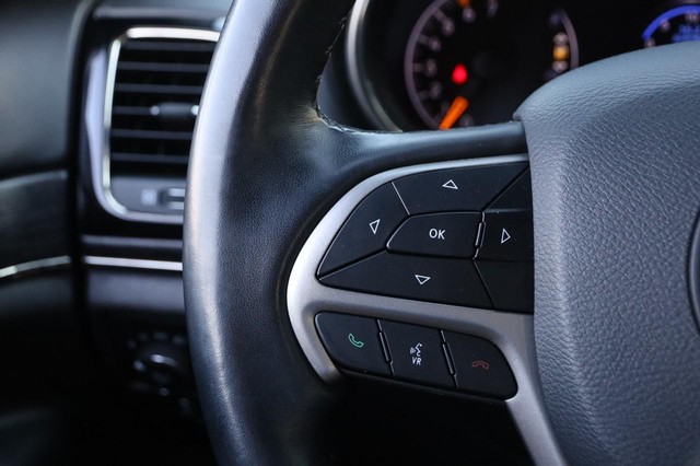 Jeep Grand Cherokee Vehicle Image 12