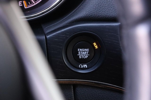 Jeep Grand Cherokee Vehicle Image 15