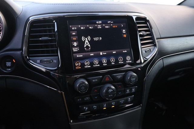 Jeep Grand Cherokee Vehicle Image 16