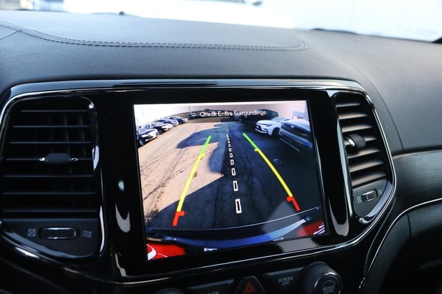 Jeep Grand Cherokee Vehicle Image 17