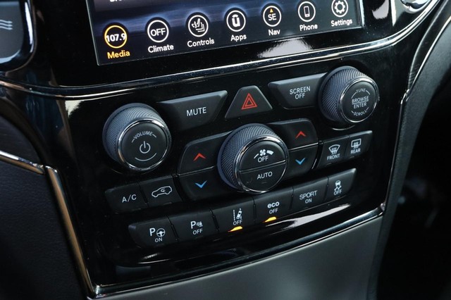 Jeep Grand Cherokee Vehicle Image 18